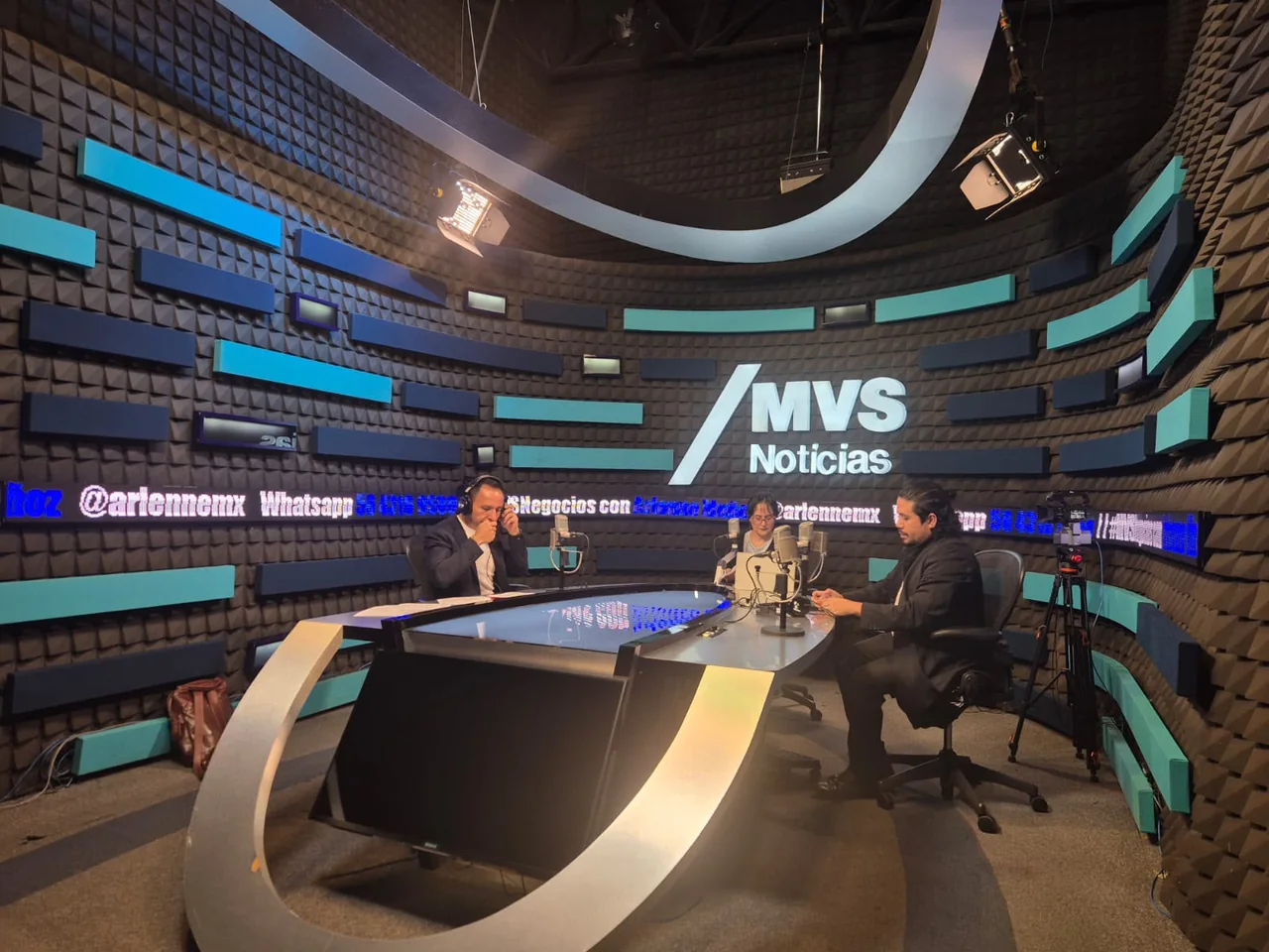 Alexis Soubran at the MVS Noticias interview table